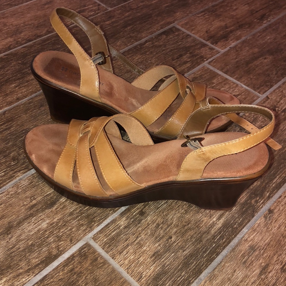 Gently Used Naturalizer Wedges